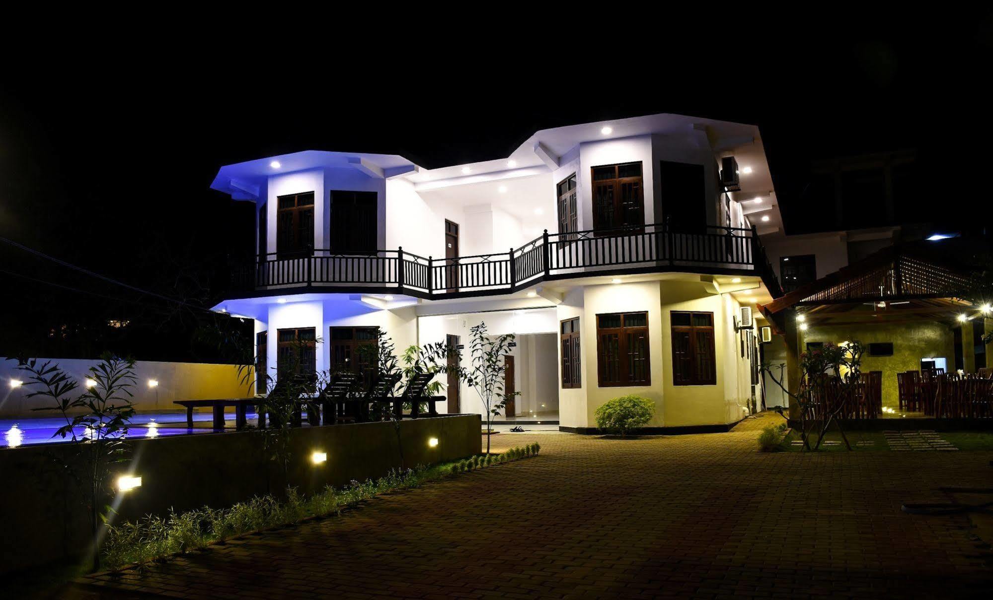 Ocean Glory Hotel Ettukala ภายนอก รูปภาพ