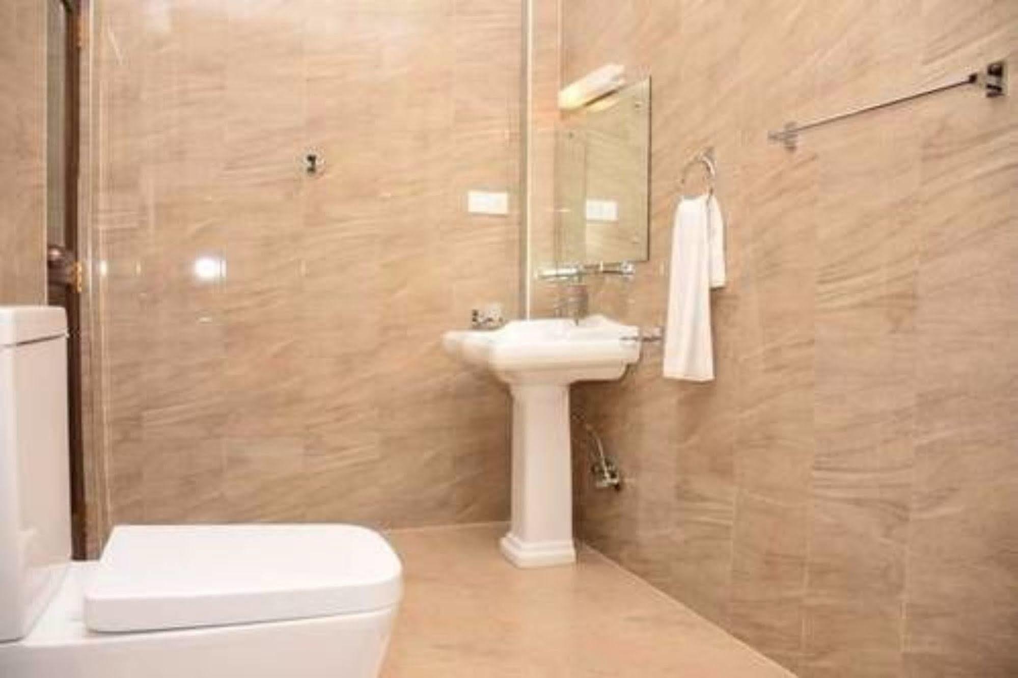 Ocean Glory Hotel Ettukala ภายนอก รูปภาพ